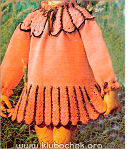 Платье с контрастной отделкой и круглым воротником / www.klubochek.org